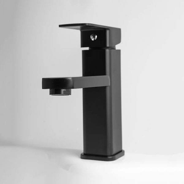 Welke zwarte accessoires kun je in je badkamer zetten?
